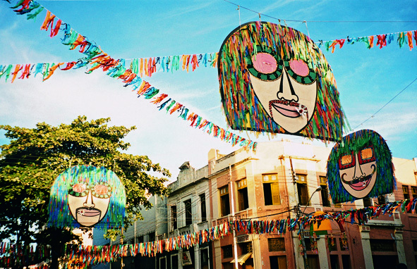 O universo dos mangueboys desenhado por Joana Lira para o Carnaval 2001 do Recife