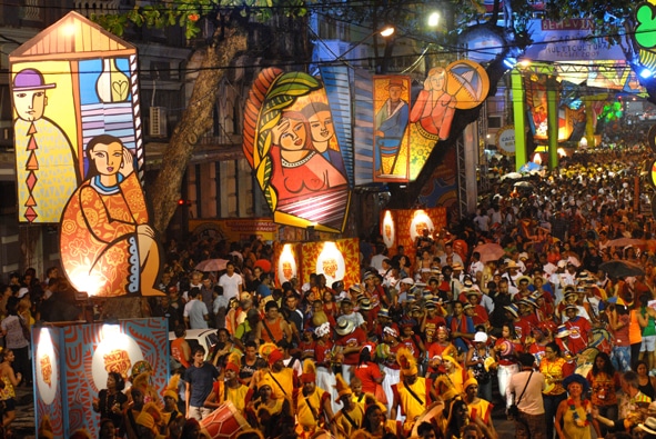 Cenografia assinada por Joana Lira para o Carnaval 2009 do Recife homenageando Cícero Dias