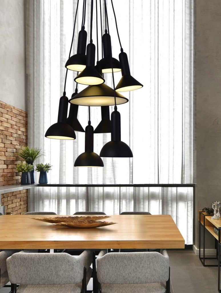 Pendentes sobre a mesa da Labluz