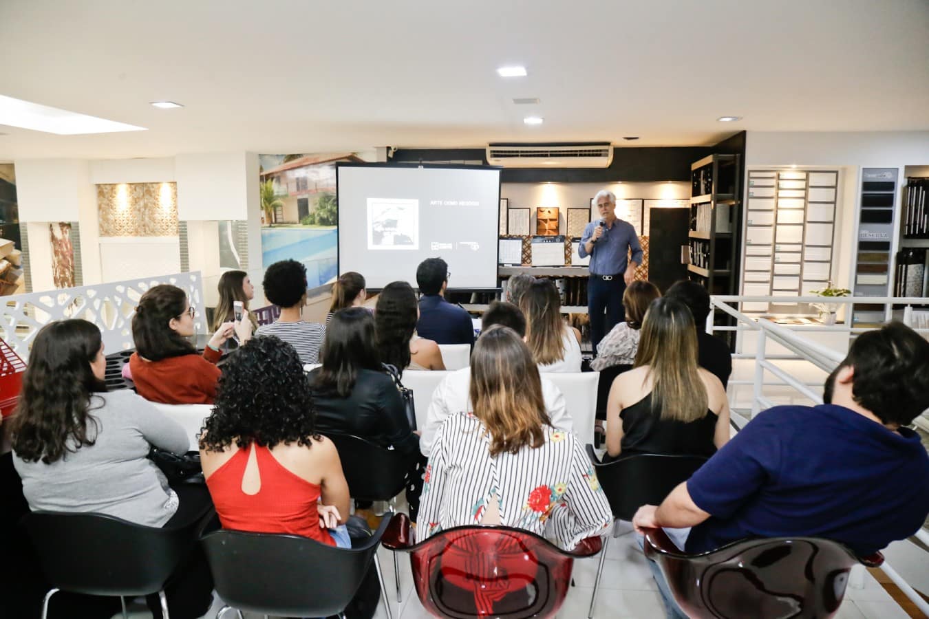 Estudantes e profissionais de arquitetura