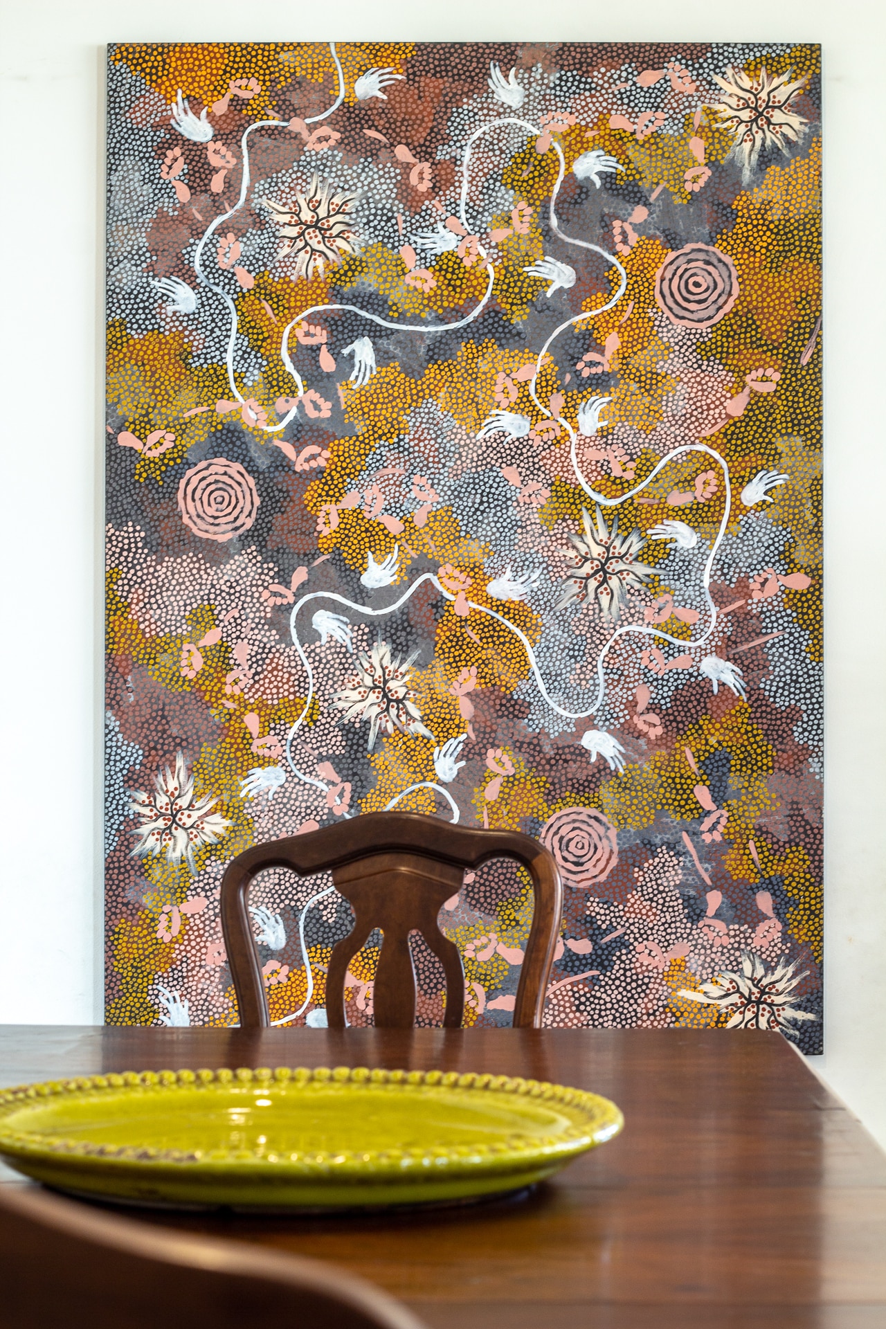 arte em exposição e no apartamento