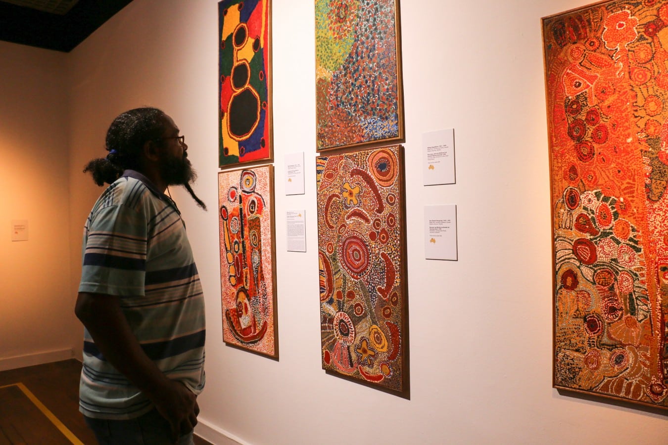 Mostra fica aberta até agosto Público se encanta com arte aborígene