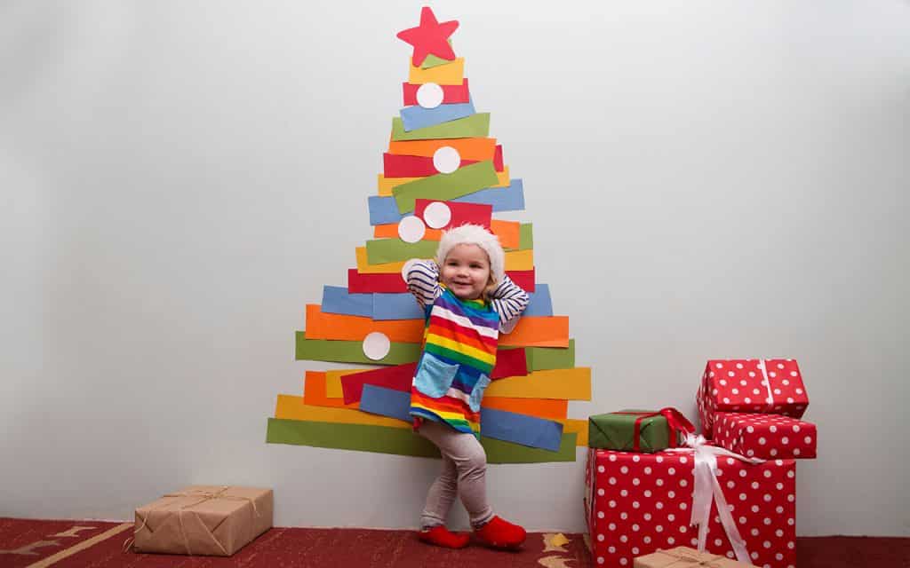 5 De papel Ulza Shutterstock.com  1024x640 - Separamos alguns modelos de árvore de natal para você se inspirar