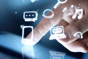 Você sabe o que é Presença Digital? revistaSIM Presenca Digital Destaque Foto Peshkova Shutterstock 370x247 - Você sabe o que é Presença Digital?