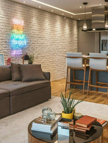 revistaSIM Arquitetura Apt Altera Arquitetura Destaque Credito Photons Fotografia Henrique Ribeiro 370x490 - Apartamento foca em integração de ambientes e décor moderno