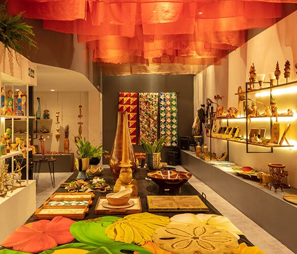 revistaSIM Arquitetura CasaCor 2020 Gil Rodrigues Loja SEBRAE Destaque Credito PH Nunes 1 585x500 - A loja do Sebrae no #Janelas apostou na neutralidade para destacar peças