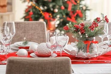 revistaSIM Decoracao Decoracao de mesa de Natal Destaque Credito Pixel Shot 370x247 - Anote as dicas para elaborar uma bonita decoração de Natal