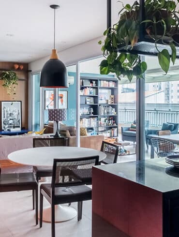 Projeto de apartamento de 100m² priorizou a identidade do casal revistaSIM Arquitetura Estudio em Sao Paulo DESTAQUE Credito Nathalie Artaxo 370x490 - Projeto de apartamento de 100m² priorizou a identidade do casal