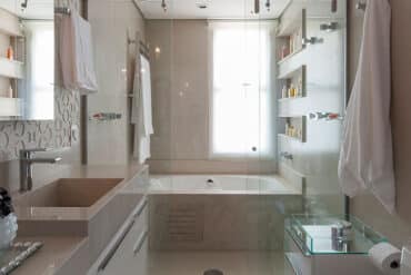 Confira as dicas de projetos de banheiros para você não errar revistaSIM Arquitetura Banheiros DESTAQUE Credito Carlos Piratininga 370x247 - Confira as dicas de projetos de banheiros para você não errar