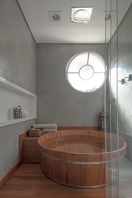 revistaSIM Arquitetura Banheiros Spa com ofuro Credito Luis Gomes - Confira as dicas de projetos de banheiros para você não errar  