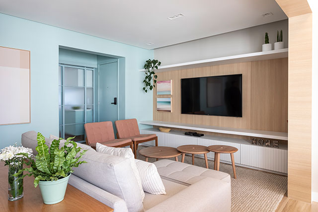 Arquiteta investe em tons suaves para apartamento revistaSIM Arquitetura Cores Suaves Living e area social Credito Evelyn Muller - Arquiteta investe em tons suaves para apartamento