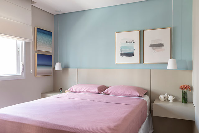Arquiteta investe em tons suaves para apartamento revistaSIM Arquitetura Cores Suaves Quarto casal Credito Evelyn Muller - Arquiteta investe em tons suaves para apartamento