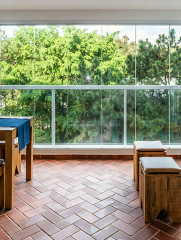 Saiba como manter a decoração da casa sempre em alta revistaSIM capa Como manter o decor de casa sempre em alta foto Guilherme Pucci 02 370x490 - Saiba como manter a decoração da casa sempre em alta