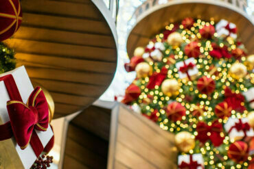 revistasim decoracao de natal 2021 capa 370x247 - As decorações natalinas dos shoppings atraem o público