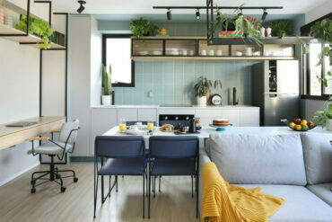 revistasim apartamento 34m Studio 92 Arq foto Mariana Orsi 370x247 - Confira o apartamento de 34 m² funcional e confortável
