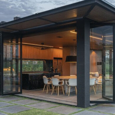 revistasim casa de veraneio estrutura metalica estudio Marion capa 390x390 - Confira o apartamento de 34 m² funcional e confortável