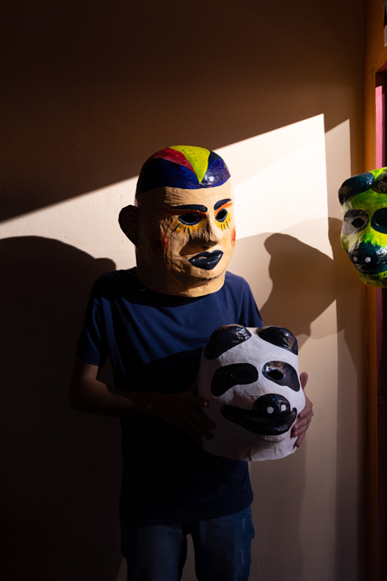 A La Ursa, personagem do carnaval ganha produção no artesanato e na arte popular revistasim carnaval 2023 mascaras feita pelo Mestre Lula Vassoureiro - A La Ursa, personagem do carnaval ganha produção no artesanato e na arte popular