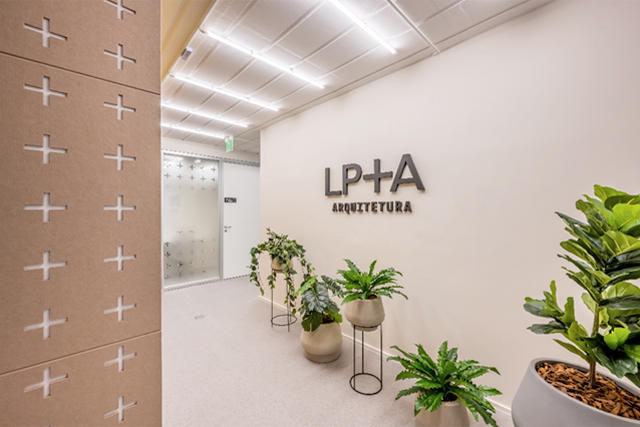 revistasim LPA Arquitetura 01 - LP+A Arquitetura reformula escritório com projeto cheio de funcionalidade