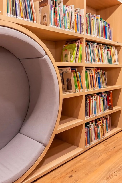 Biblioteca Miolo Vertical 2 - Biblioteca da Graded School &eacute; remodelada! Confira o projeto